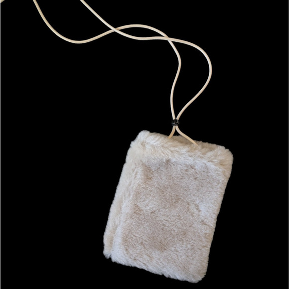 Natures Collection Copenhagen Light Pink Gwen Phonebag Sheepskin Crossbody Bag - Picture 3 of 5